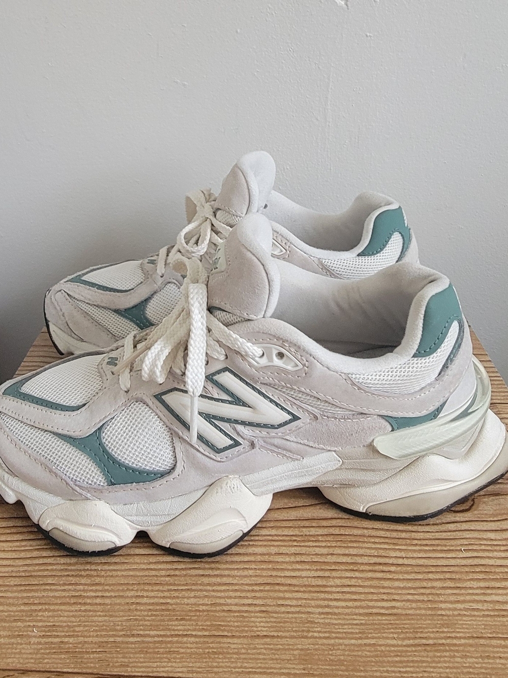New Balance 9060 Women’s Size 6 White Cream Green Suede Sneakers